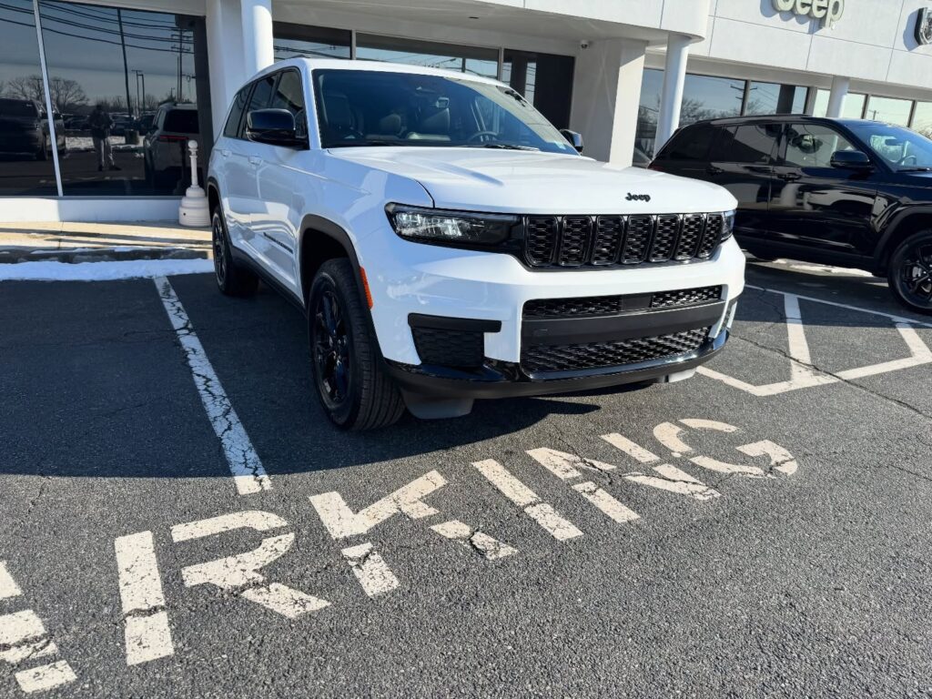 Instagram post from lfgauto. This post is in position 0.