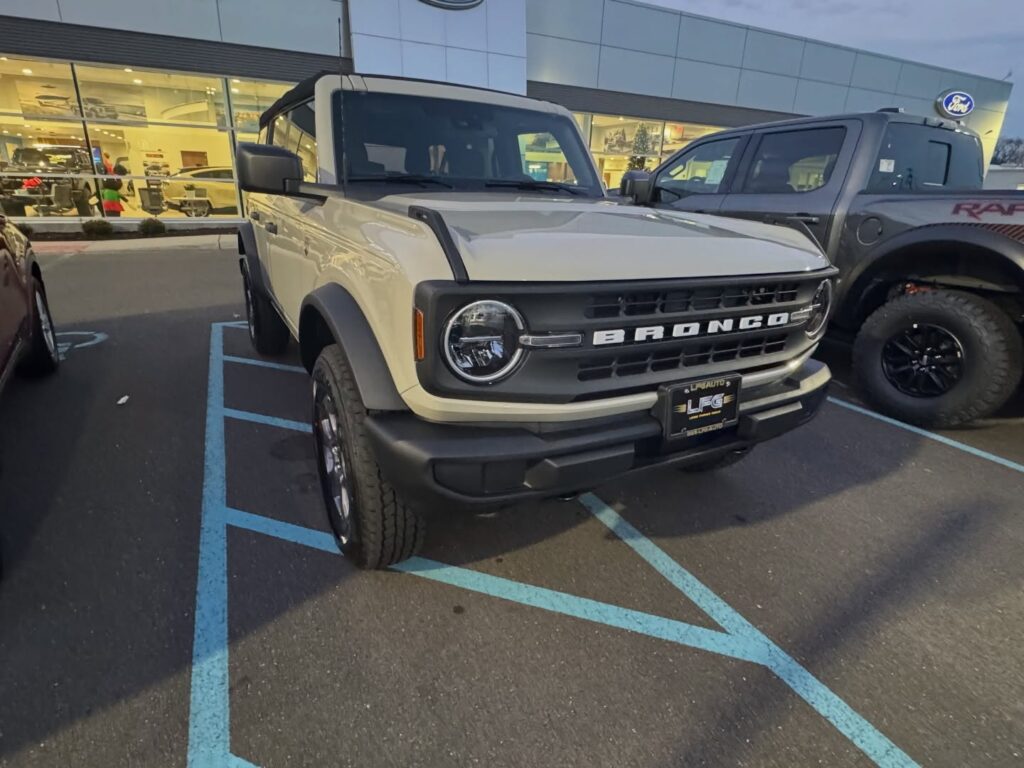 Instagram post from lfgauto. This post is in position 0.